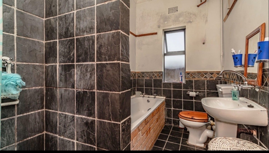 5 Bedroom Property for Sale in Denneoord Western Cape